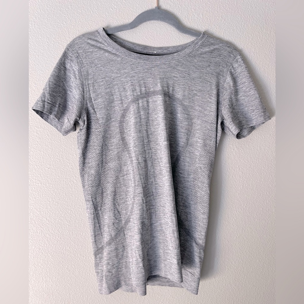 Lululemon light grey top